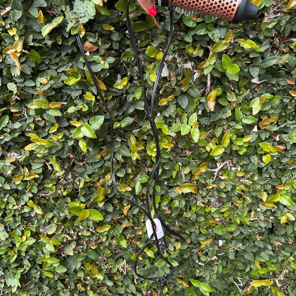 Amika ‘Blowout Babe’ Thermal Ionic Hairbrush - Picture 6 of 6